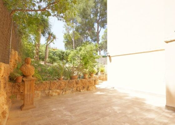 Garten- Wohnung mit Meerblick in Santa Ponsa zu verkaufen