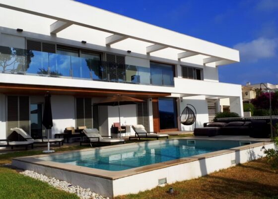 Villa in Cala Vinyas with sea sea views for sale