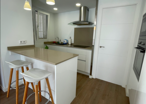 Zwei Schlafzimmer Apartment am Strand in Cala Vinyas zu vermieten