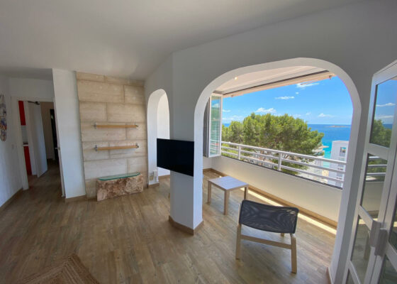 Apartment for rent in Cala Major with 2 bedrooms and sea views
