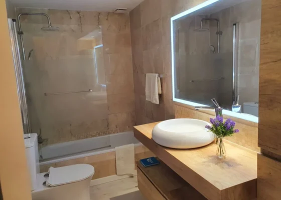 * VERMIETET BIS APRIL 2025 * Penthouse mit Meerzugang in Nova Santa Ponsa zu vermieten