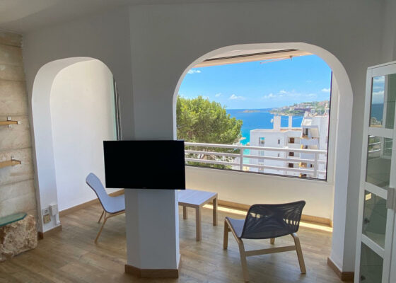 Apartment for rent in Cala Major with 2 bedrooms and sea views