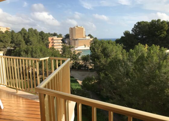 Zwei Schlafzimmer Meerblick Wohnung in erster Meereslinie zu vermieten