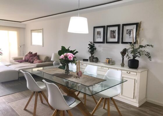 Zwei Schlafzimmer Meerblick Wohnung in erster Meereslinie zu vermieten