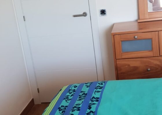 Zwei Schlafzimmer Meerblick Apartment zu vermieten