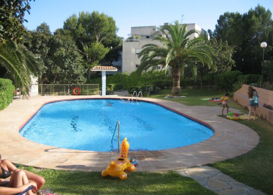 Zwei Schlafzimmer Meerblick Wohnung in erster Meereslinie zu vermieten
