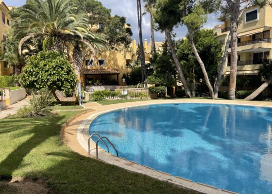 Beautiful 2 bedroom apartment for rent in Nova Santa Ponsa directly on the sea