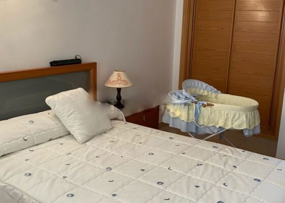 Drei-Zimmer-Wohnung mit Meerblick in Cala Vinyas zu vermieten