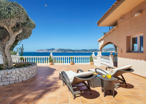 Villa in erster Meereslinie in Santa Ponsa zu vermieten