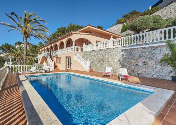 Villa in erster Meereslinie in Santa Ponsa zu vermieten