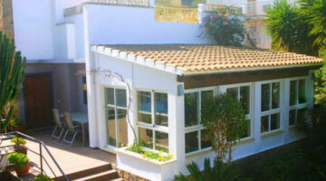 Casa con vistas parciales al mar en Palmanova en venta