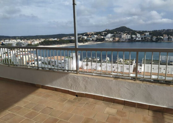 Sea view apartment in santa ponsa for sale