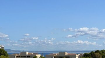 Adosado con vistas parciales al mar y 3 dormitorios en Cala Vinyas