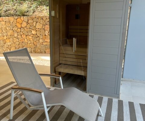 Townhouse with partial sea views and 3 bedrooms in Cala Vinyas