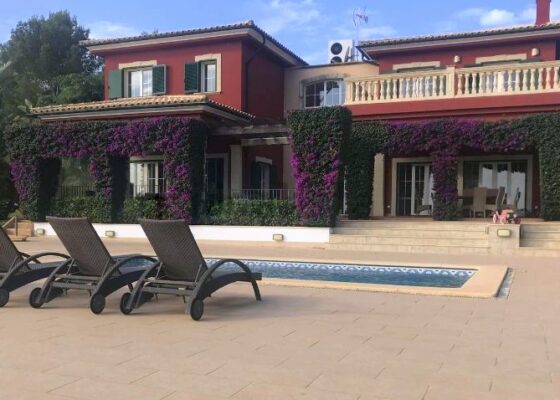 Mediterranean villa with sea views in Cala Vinyas for sale
