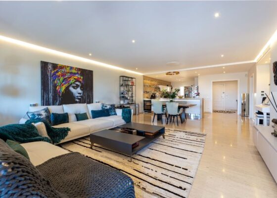 Geräumiges Apartment in Luxusanlage in Bendinat mit Meerblick