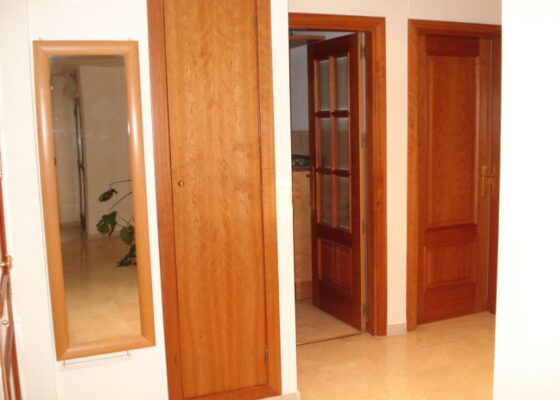 Unfurnished apartment in Portixol for long term rent