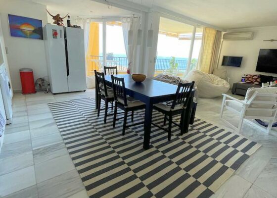 Frontline apartment with direct sea access to rent – santa ponsa