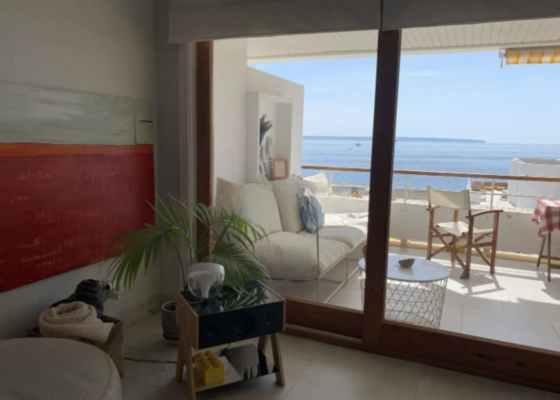 Frontline apartment with majestic sea views in illetas