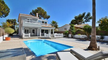 Neuwertige Villa in El Toro zum Verkauf