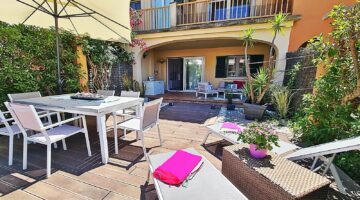 Beautiful garden apartment in Port Adriano for sale
