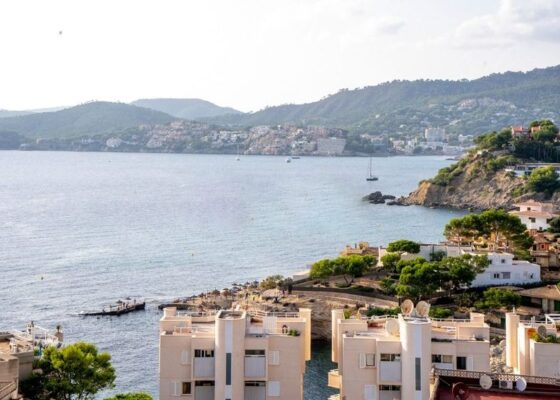 Two bedroom seaview apartment to rent