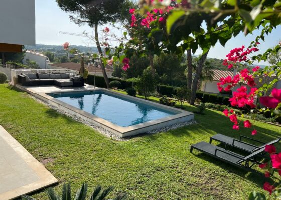 Luxusvilla in Cala Vinyas mit Meerblick zu vermieten