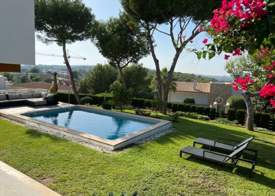 Luxusvilla in Cala Vinyas mit Meerblick zu vermieten