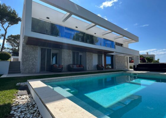 Luxusvilla in Cala Vinyas mit Meerblick zu vermieten