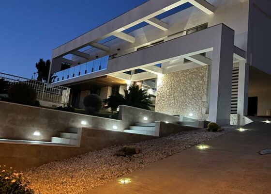 Luxusvilla in Cala Vinyas mit Meerblick zu vermieten