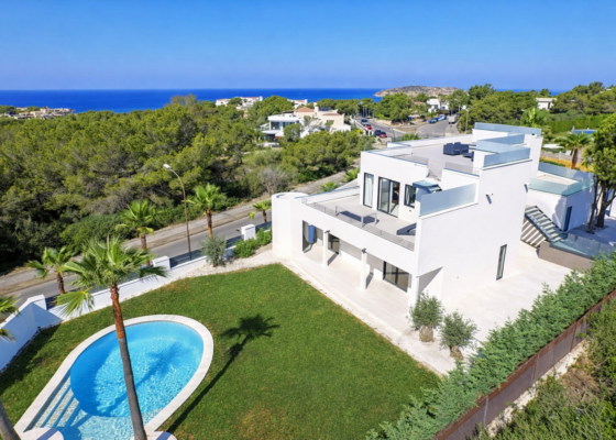 * ALQUILADO HASTA 2026 * Preciosa y moderna villa con vistas parciales al mar en alquiler