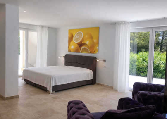 * ALQUILADO HASTA 2026 * Preciosa y moderna villa con vistas parciales al mar en alquiler
