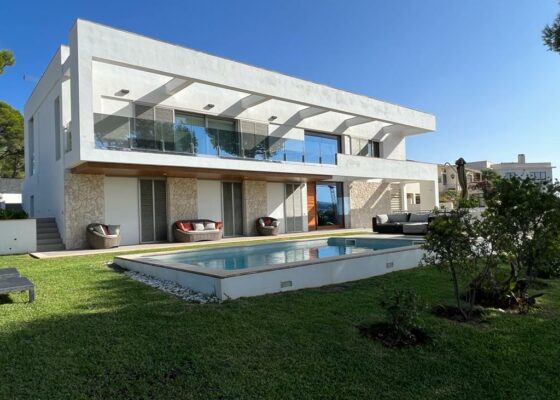 Luxusvilla in Cala Vinyas mit Meerblick zu vermieten