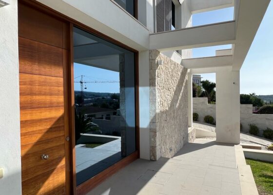 Luxusvilla in Cala Vinyas mit Meerblick zu vermieten