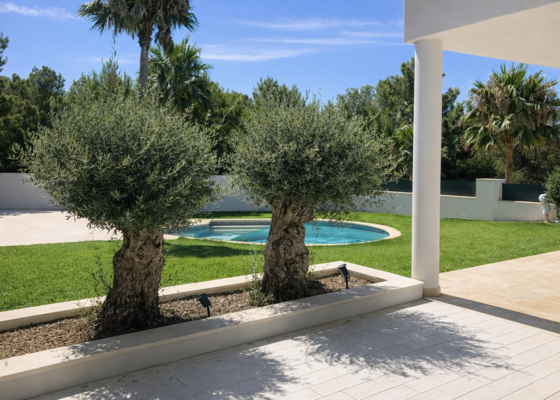 * ALQUILADO HASTA 2026 * Preciosa y moderna villa con vistas parciales al mar en alquiler