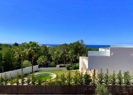 Beautiful, modern Villa with partial sea views to rent