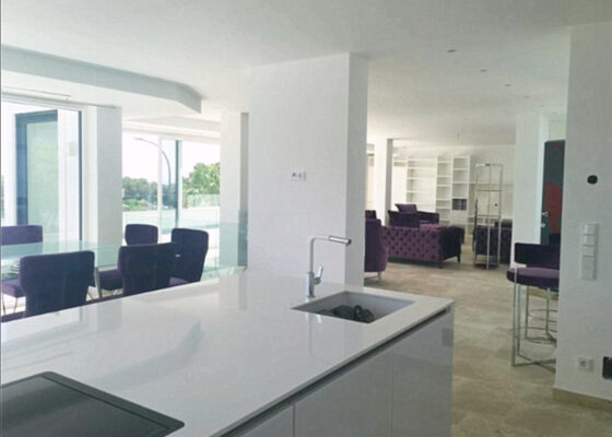 Beautiful, modern Villa with partial sea views to rent