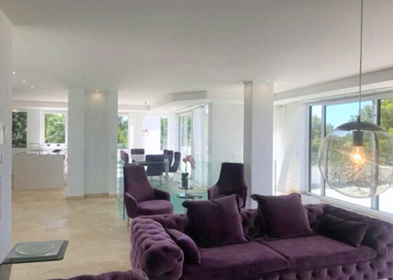 Beautiful, modern Villa with partial sea views to rent