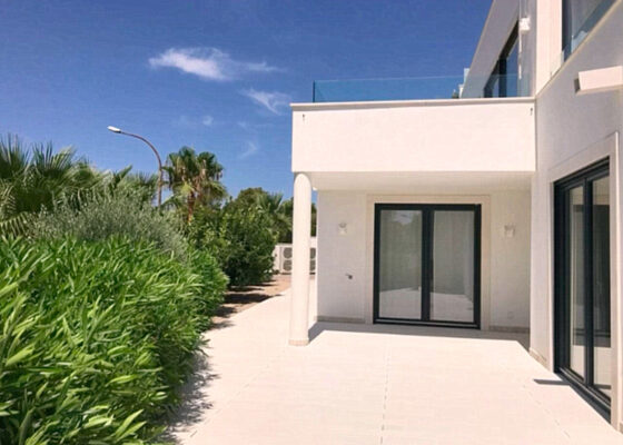 Beautiful, modern Villa with partial sea views to rent