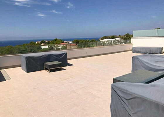 Beautiful, modern Villa with partial sea views to rent