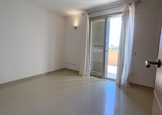 Unfurnished townhouse close to the beach