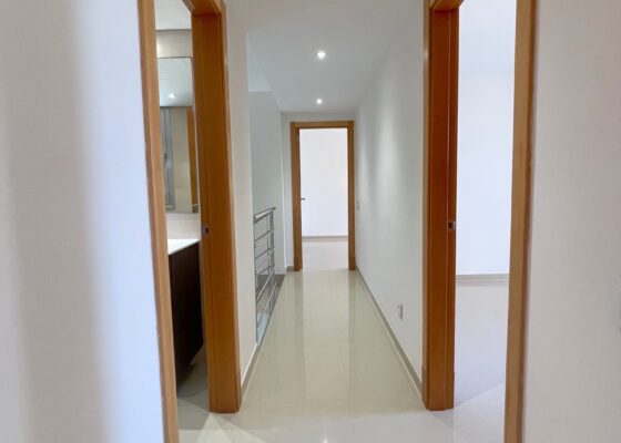 Unfurnished townhouse close to the beach