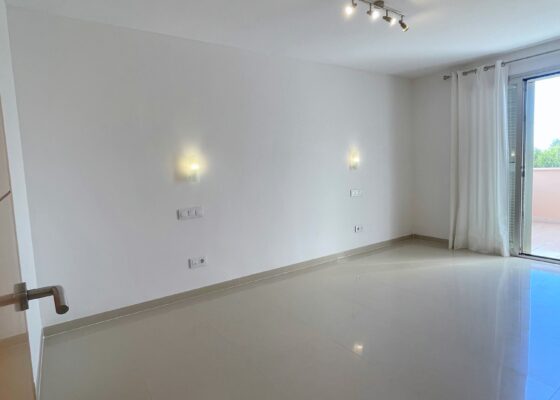 Unfurnished townhouse close to the beach