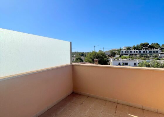 Unfurnished townhouse close to the beach