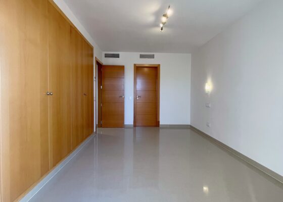 Unfurnished townhouse close to the beach