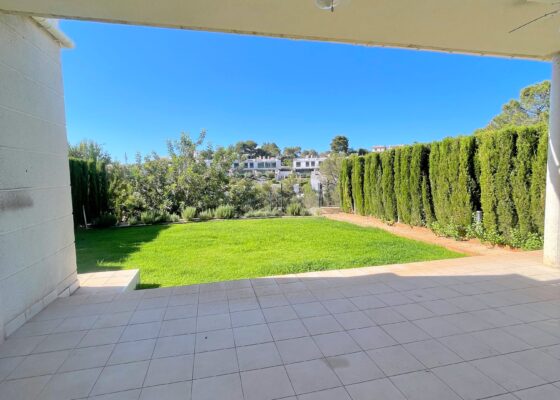 Unfurnished townhouse close to the beach