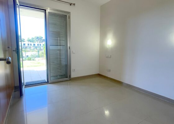 Unfurnished townhouse close to the beach