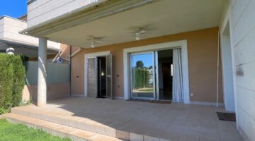 Unfurnished townhouse close to the beach