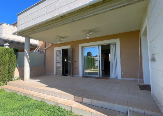 Unfurnished townhouse close to the beach