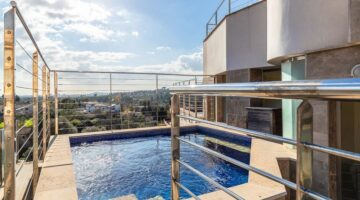 Stunning penthouse with pool for sale